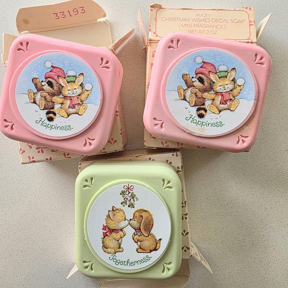 Avon Festive Animal Soap Set - Pink and Green